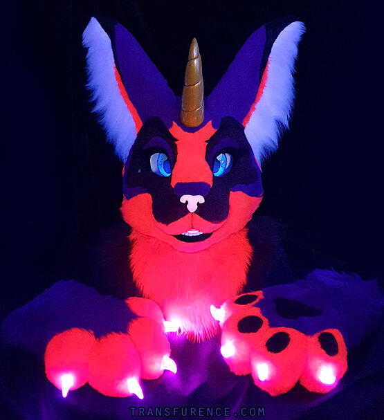 Halle Purry under UV